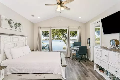 Bedroom - 7677 Petersen Pt Rd, Milton, FL 32583 photo 3 of 5