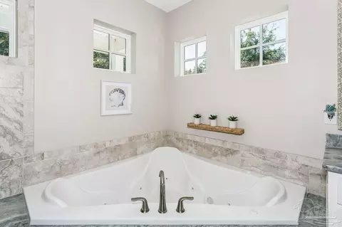 Bath - 7677 Petersen Pt Rd, Milton, FL 32583 photo 3 of 5