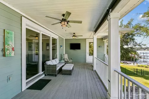 Exterior - 7677 Petersen Pt Rd, Milton, FL 32583 photo 7 of 11