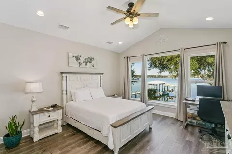 Bedroom - 7677 Petersen Pt Rd, Milton, FL 32583 photo 1 of 5