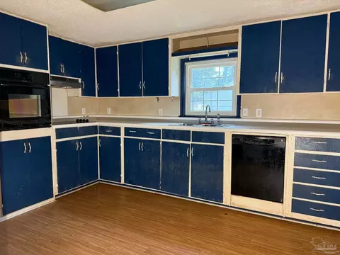 Kitchen - 5749 Windermere Trce, Pace, FL 32571 photo 1 of 2