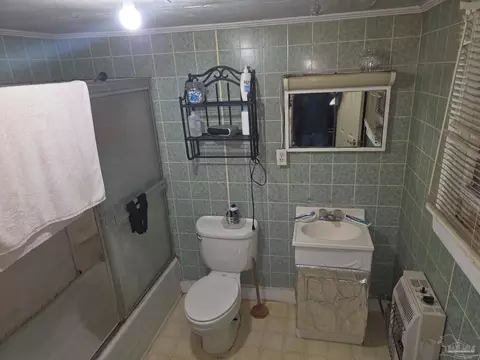 Bath - 6200 Arthur Brown Rd, Mcdavid, FL 32568 photo 2 of 2