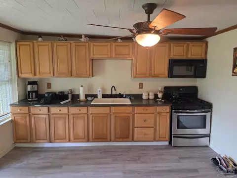 Kitchen - 6200 Arthur Brown Rd, Mcdavid, FL 32568 photo 1 of 2