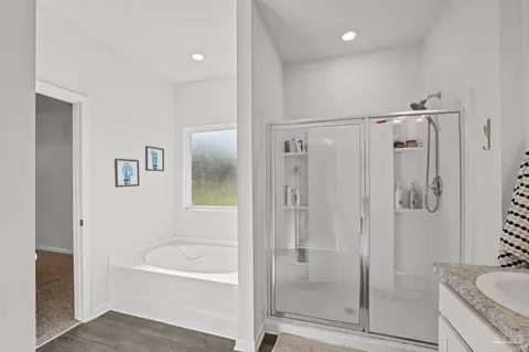 Bath - 894 Jesse Dr, Cantonment, FL 32533 photo 2 of 2