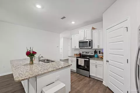 Kitchen - 894 Jesse Dr, Cantonment, FL 32533 photo 1 of 1