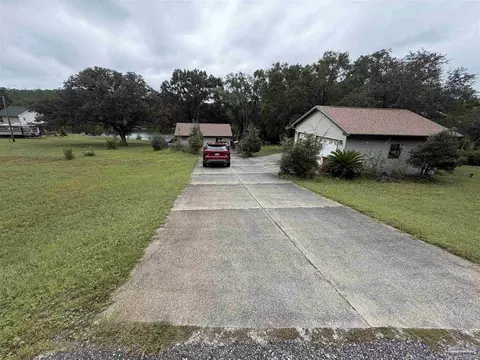 11147 N Lakeview Dr, Milton, FL 32583