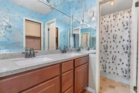 Bath - 2352 Silversides Loop, Pensacola, FL 32526 photo 2 of 3
