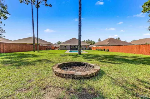 Exterior - 8024 Silver Maple Dr, Milton, FL 32583 photo 7 of 10