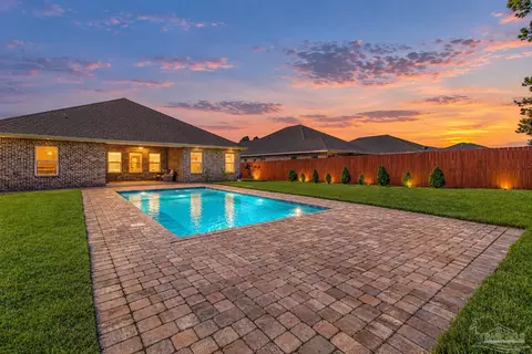 Exterior - 8024 Silver Maple Dr, Milton, FL 32583 photo 1 of 10