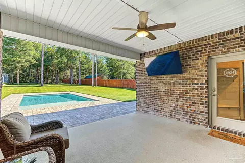 Exterior - 8024 Silver Maple Dr, Milton, FL 32583 photo 9 of 10