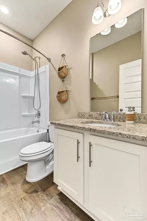 Bath - 8024 Silver Maple Dr, Milton, FL 32583 photo 2 of 3