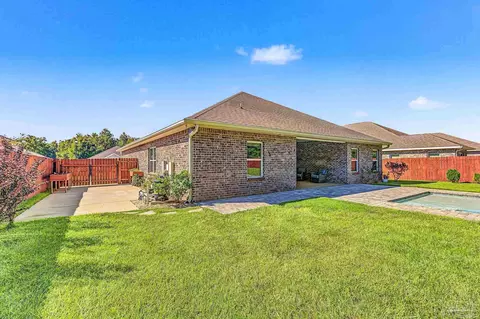 Exterior - 8024 Silver Maple Dr, Milton, FL 32583 photo 8 of 10