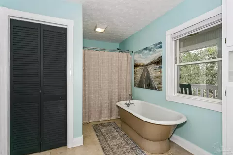 Bath - 1978 Tanbark Dr, Milton, FL 32583 photo 4 of 6
