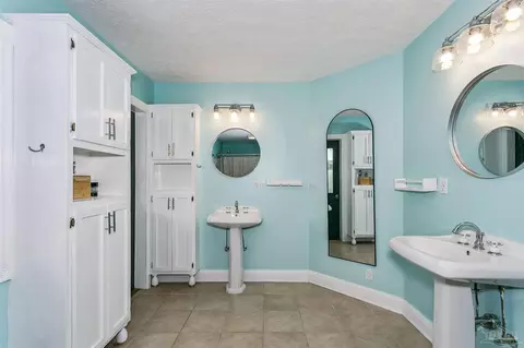 Bath - 1978 Tanbark Dr, Milton, FL 32583 photo 3 of 6