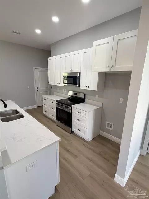 Kitchen - 5934 Michael Dr, Milton, FL 32583 photo 2 of 3