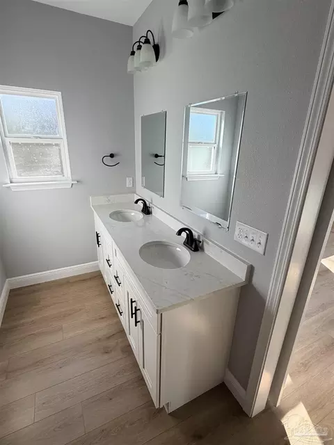 Bath - 5934 Michael Dr, Milton, FL 32583 photo 3 of 4