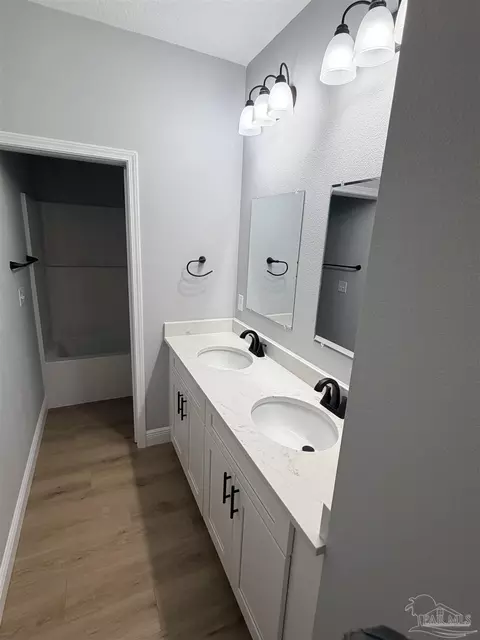 Bath - 5934 Michael Dr, Milton, FL 32583 photo 4 of 4