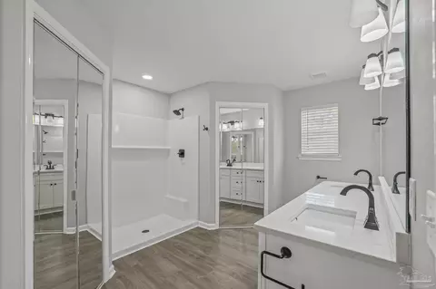 Bath - 5930 Clark Rd, Milton, FL 32570 photo 1 of 3