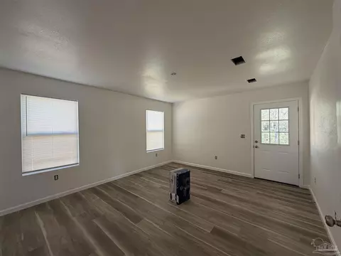 Living - 3272 Damon Dr, Milton, FL 32583 photo 1 of 5