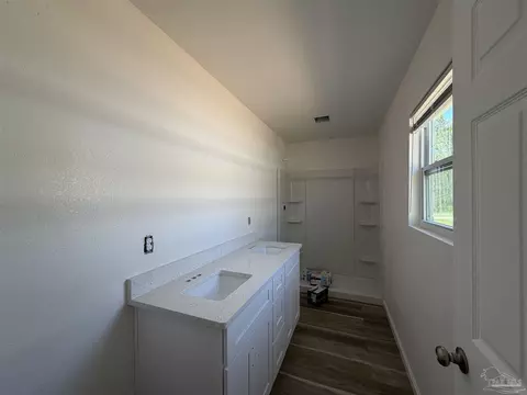 Bath - 3272 Damon Dr, Milton, FL 32583 photo 2 of 2