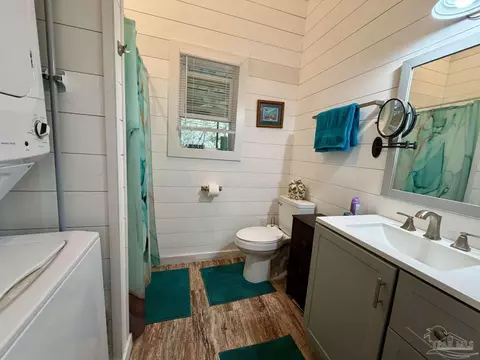 Bath - 5032 Camp Ground Rd, Milton, FL 32583 photo 1 of 2