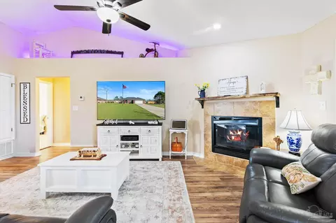 Living - 3332 N Simmons Rd, Jay, FL 32565 photo 3 of 4