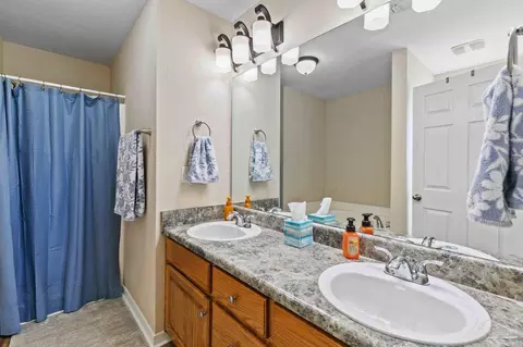 Bath - 3332 N Simmons Rd, Jay, FL 32565 photo 1 of 4