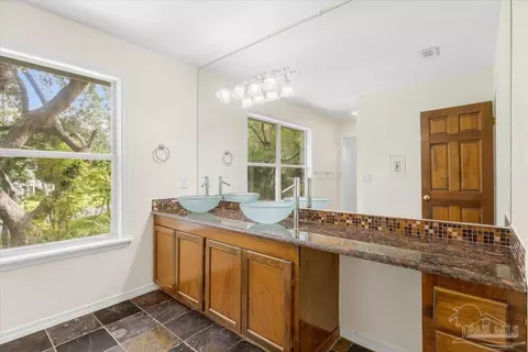 Bath - 1886 Lodgepole Dr, Milton, FL 32583 photo 1 of 5