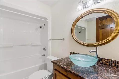 Bath - 1886 Lodgepole Dr, Milton, FL 32583 photo 3 of 5