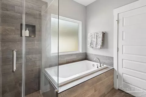 Bath - 6199 Cherry Hill Cir, Milton, FL 32571 photo 3 of 5