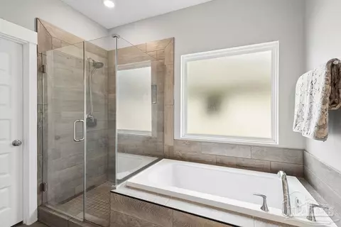 Bath - 6199 Cherry Hill Cir, Milton, FL 32571 photo 2 of 5