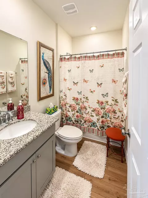 Bath - 7664 Piper Cir, Milton, FL 32583 photo 3 of 5