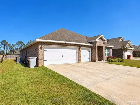 Exterior - 7664 Piper Cir, Milton, FL 32583 photo 2 of 4