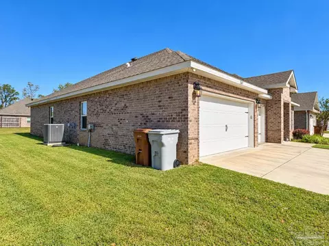 Exterior - 7664 Piper Cir, Milton, FL 32583 photo 4 of 4