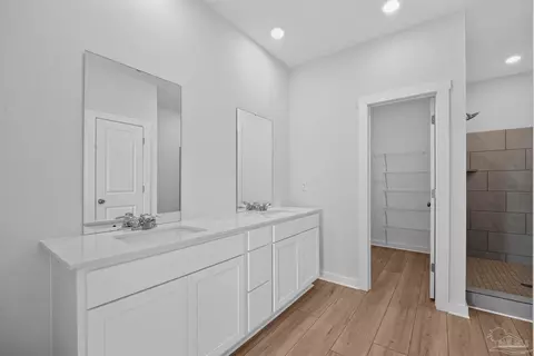 Bath - 5951 Serrate St #HS 23J, Pace, FL 32571 photo 2 of 3