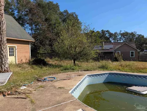Exterior - 1804 Kingstree Dr, Cantonment, FL 32533 photo 4 of 6