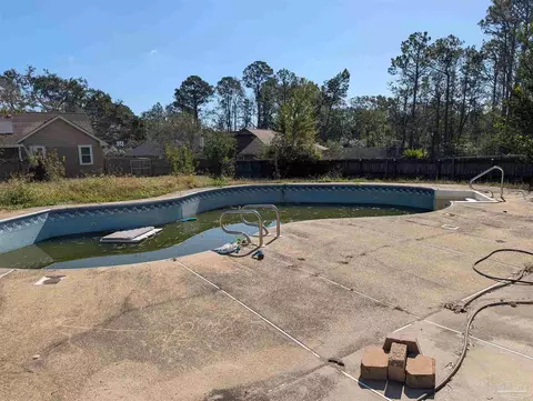 Exterior - 1804 Kingstree Dr, Cantonment, FL 32533 photo 3 of 6