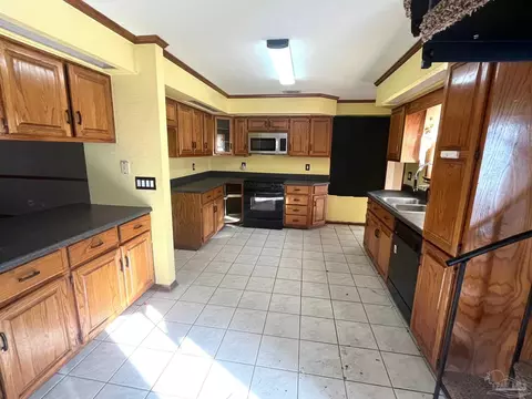 Kitchen - 1804 Kingstree Dr, Cantonment, FL 32533 photo 1 of 2