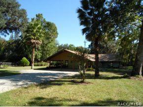 138 Young Dr, Inglis, FL 34449 photo 2