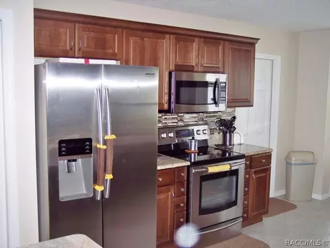 2042 W Chanron Pl, Citrus Springs, FL 34434 photo 4