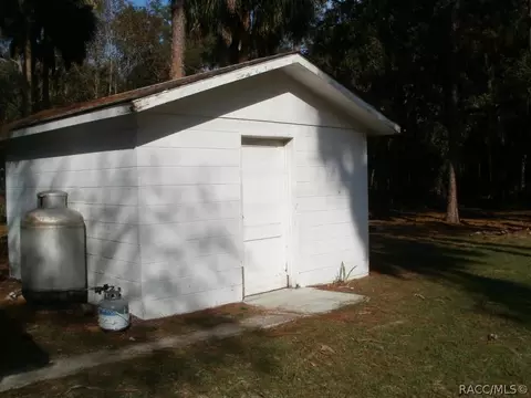 137 Park St, Inglis, FL 34449 photo 5