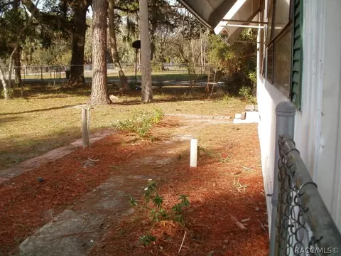 137 Park St, Inglis, FL 34449 photo 4