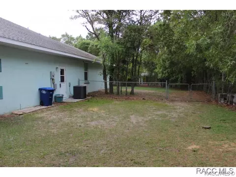 702 E Knightsbridge Pl, Lecanto, FL 34461 photo 4