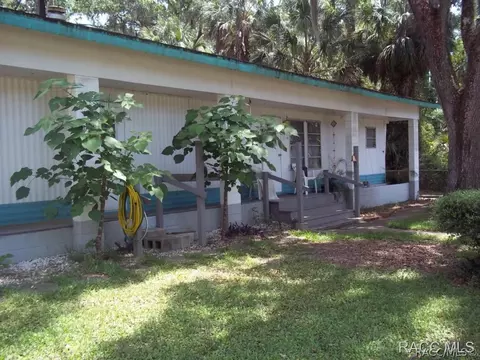 35 Pine St, Inglis, FL 34449 photo 1