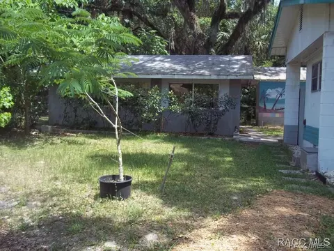 35 Pine St, Inglis, FL 34449 photo 4