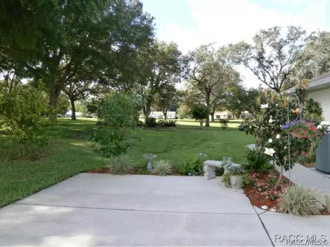 570 E Dakota Ct, Hernando, FL 34442 photo 3