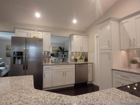 724 E Falconry Ct, Hernando, FL 34442 photo 3