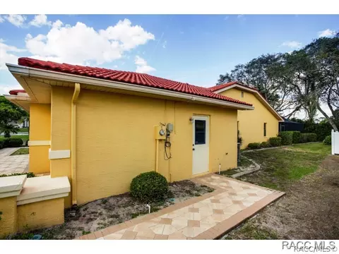 1094 Hook Dr, Spring Hill, FL 34608 photo 3