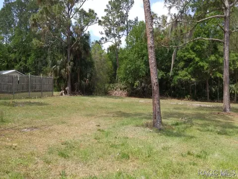 416 Vicki St, Inglis, FL 34449 photo 2