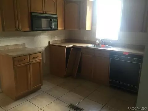 7151 Maple Dr, Weeki Wachee, FL 34607 photo 10